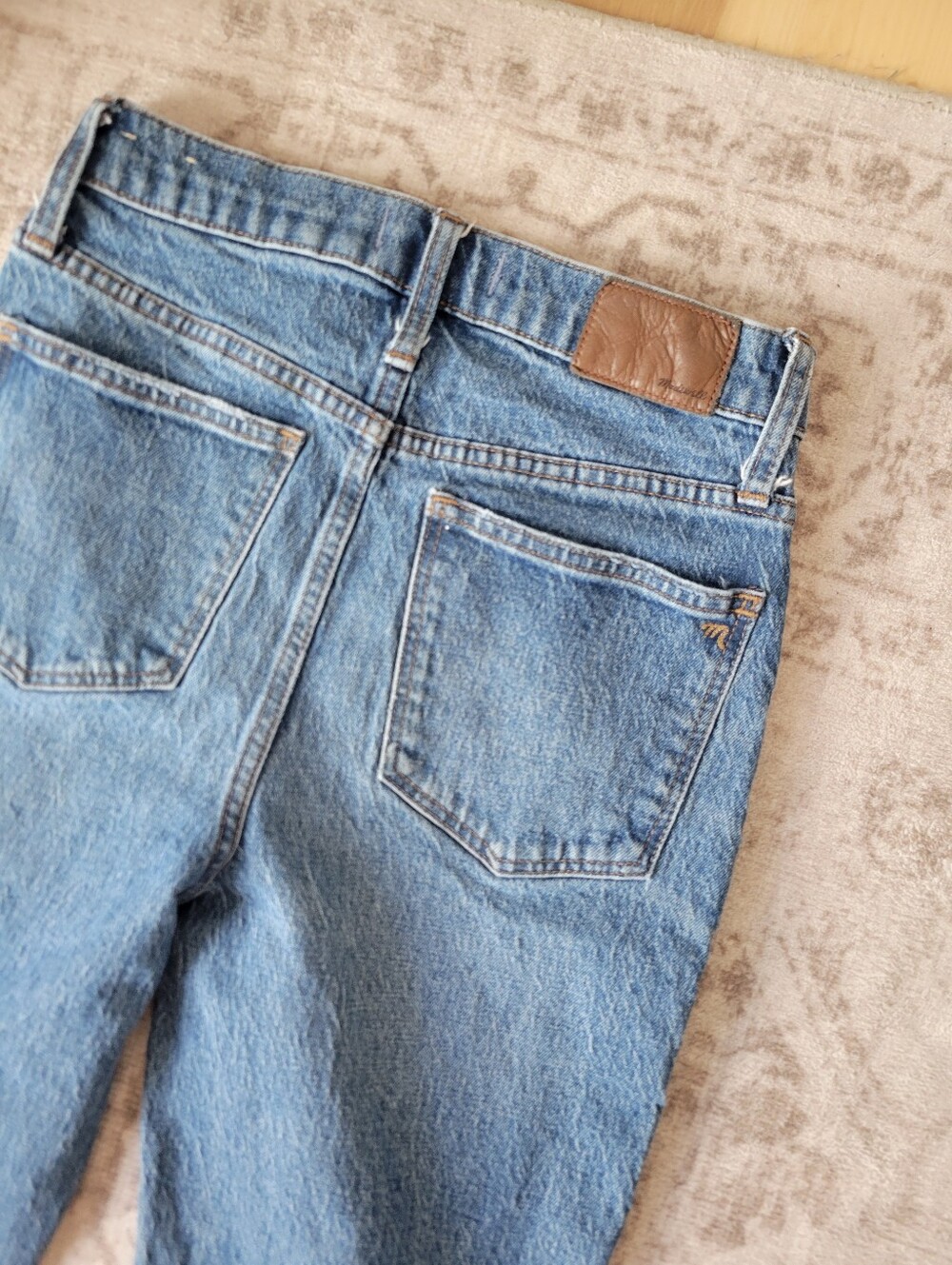 Madewell Women 25 Classic Straight Jeans High Rise Medium Wash Light Distressing - Picture 7 of 7
